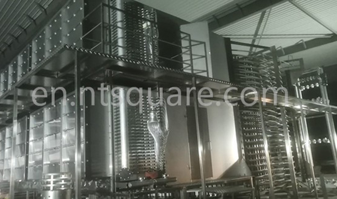 Congelador em espiral e linha de transporte para fábrica de refeições prontas na Europa